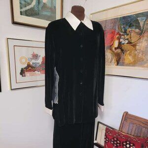 NWT Black Velvet Top and matching Skirt with Ivory Satin Collar Size L